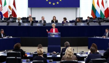 La présidente de la Commission européenne Ursula von der Leyen s'exprime devant le Parlement européen à Strasbourg le 11 mars 2025