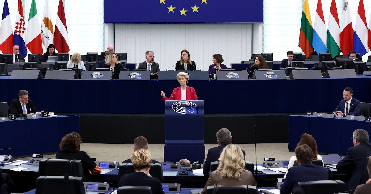 La présidente de la Commission européenne Ursula von der Leyen s'exprime devant le Parlement européen à Strasbourg le 11 mars 2025