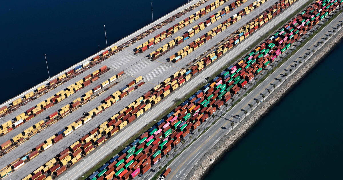 Guerre commerciale : les produits du monde entier visés dès ce samedi par une surtaxe de 10% à l’entrée des Etats-Unis - Libération