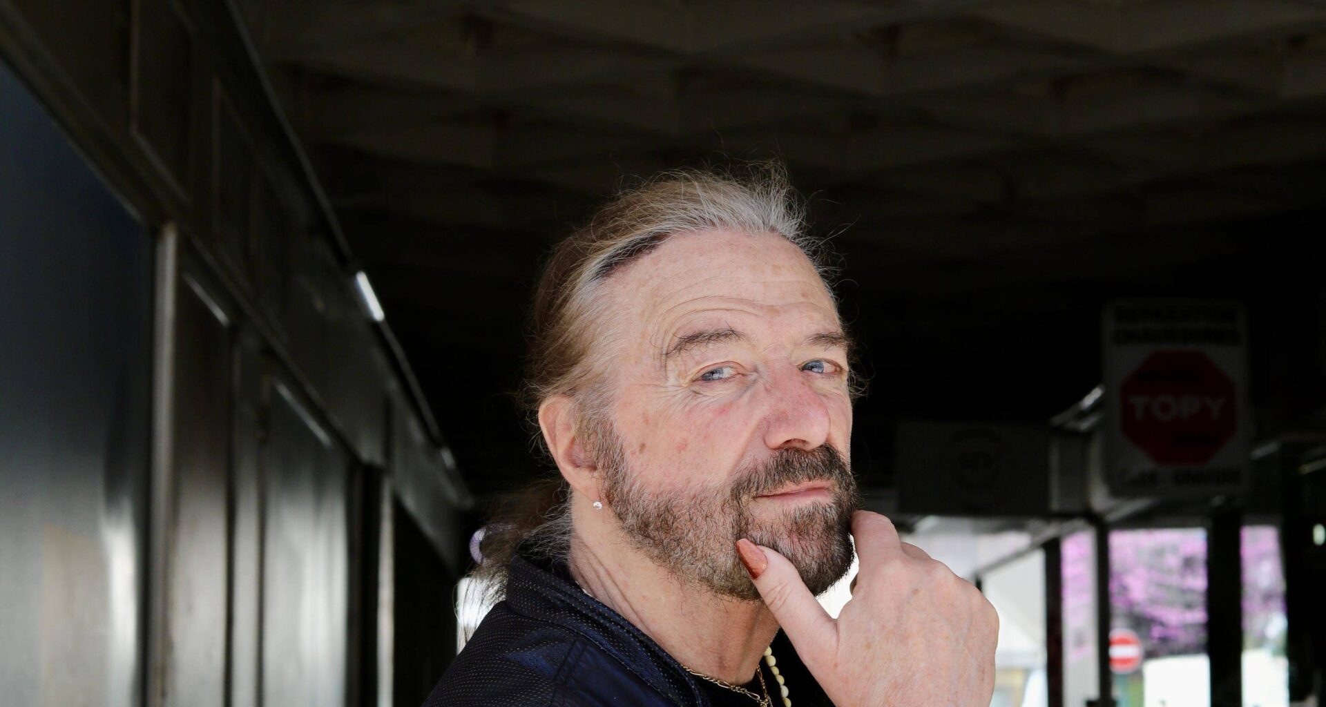 Pierre Béloni chante, vibre et raconte sa ville de Toulon