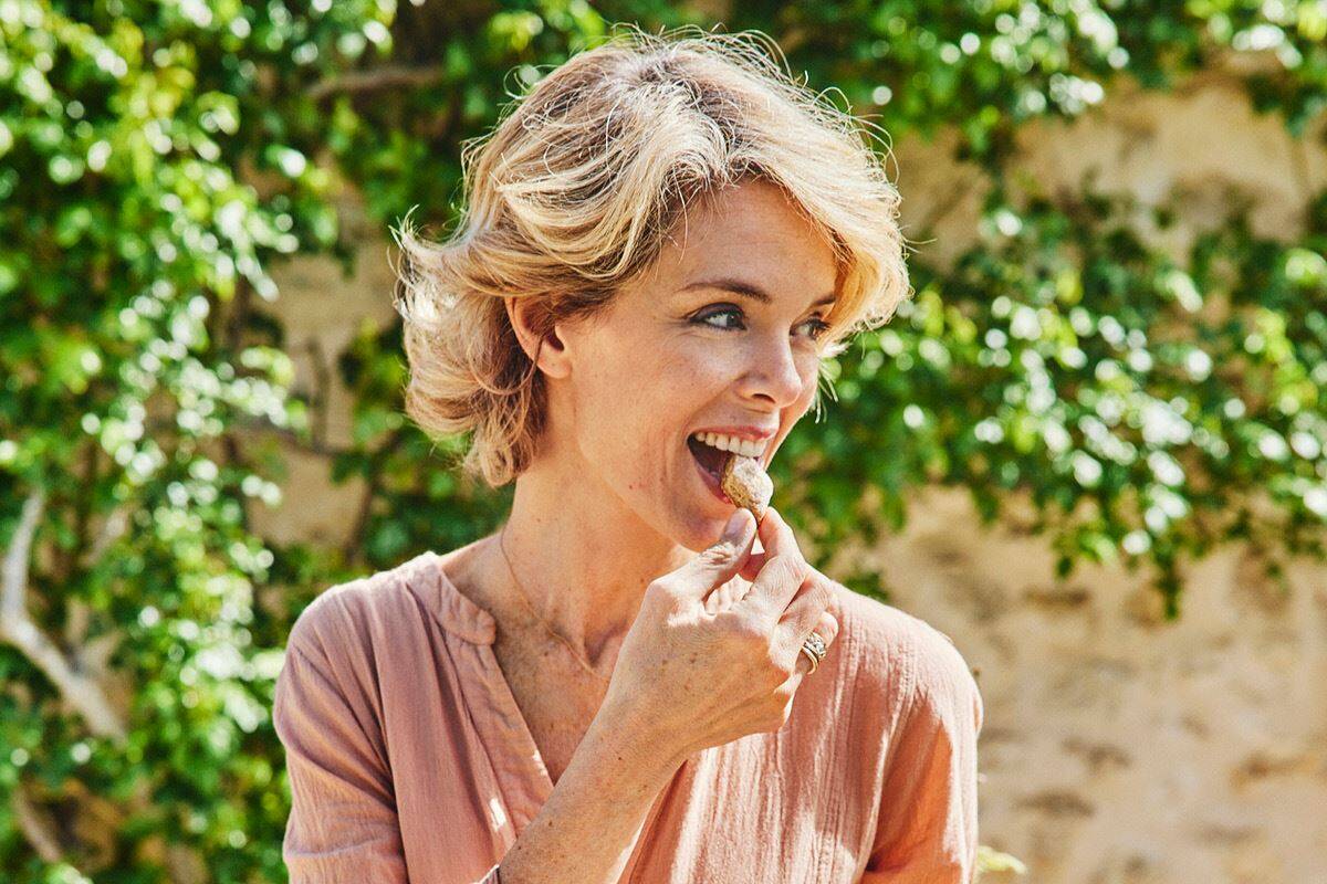 "La cuisine est devenue un vrai sujet culturel... et c’est une culture accessible": l’animatrice et critique gastronomique Julie Andrieu partage sa passion dans un nouveau livre