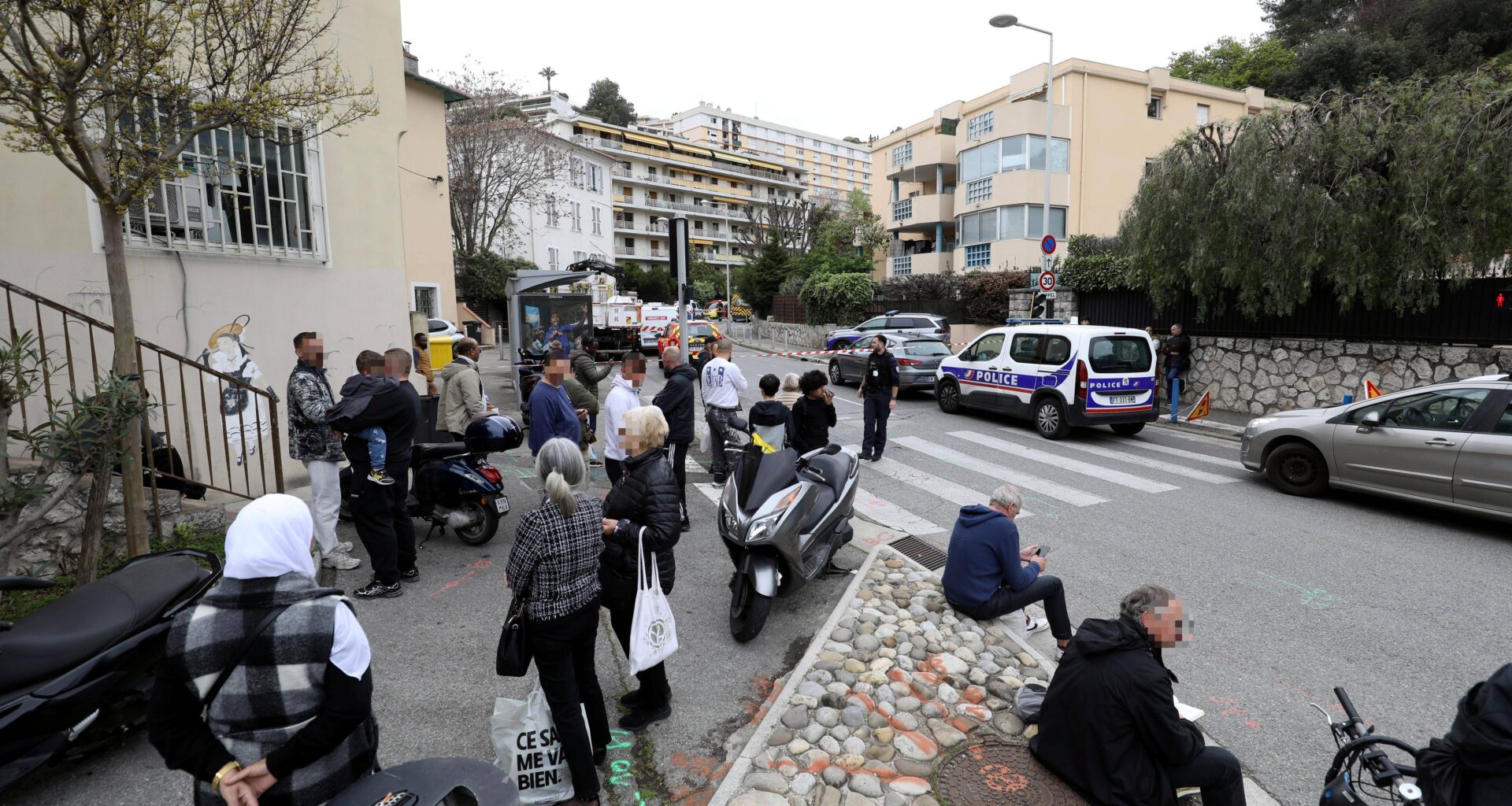 Un homme placé en garde à vue pour violences avec arme après avoir été délogé de chez lui par le Raid à Nice