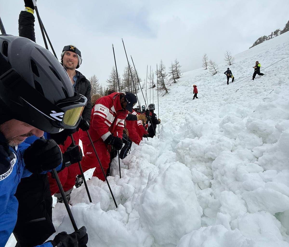 Pisteurs, moniteurs, gendarmes, maître-chien... Vaste dispositif de recherches après une avalanche à Isola 2000