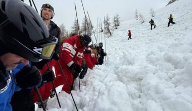Pisteurs, moniteurs, gendarmes, maître-chien... Vaste dispositif de recherches après une avalanche à Isola 2000