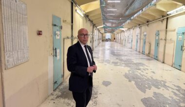 Attaques coordonnées de prisons: "Tolérance zéro pour les coupables", assène Éric Ciotti en visite à la maison d’arrêt de Nice