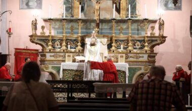 Dans le Vieux Nice, ces trois églises font le plein de fidèles avec des messes traditionnalistes, en latin, dont se méfie le Vatican