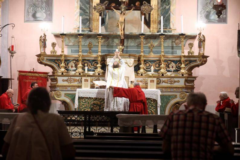 Dans le Vieux Nice, ces trois églises font le plein de fidèles avec des messes traditionnalistes, en latin, dont se méfie le Vatican