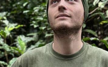 "Je ne suis pas du tout aventurier": à 23 ans, ce Toulonnais est parti s’occuper de chimpanzés en Afrique