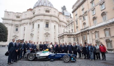 Quand le pape François avait béni une monoplace de Formule E