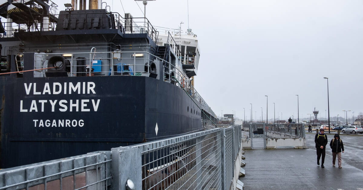 A Saint-Malo, la longue attente du «Vladimir Latyshev», navire russe bloqué à quai – Libération
