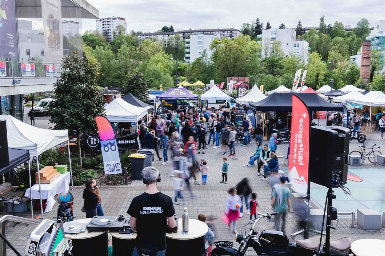 Shows, village d’exposants, animations & soirées DJs vous attendent au festival Vélo Annecy 2025 !