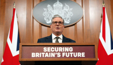 Le gouvernement adopte une loi d'urgence pour prendre le contrôle de British Steel et maintenir la production d'acier
