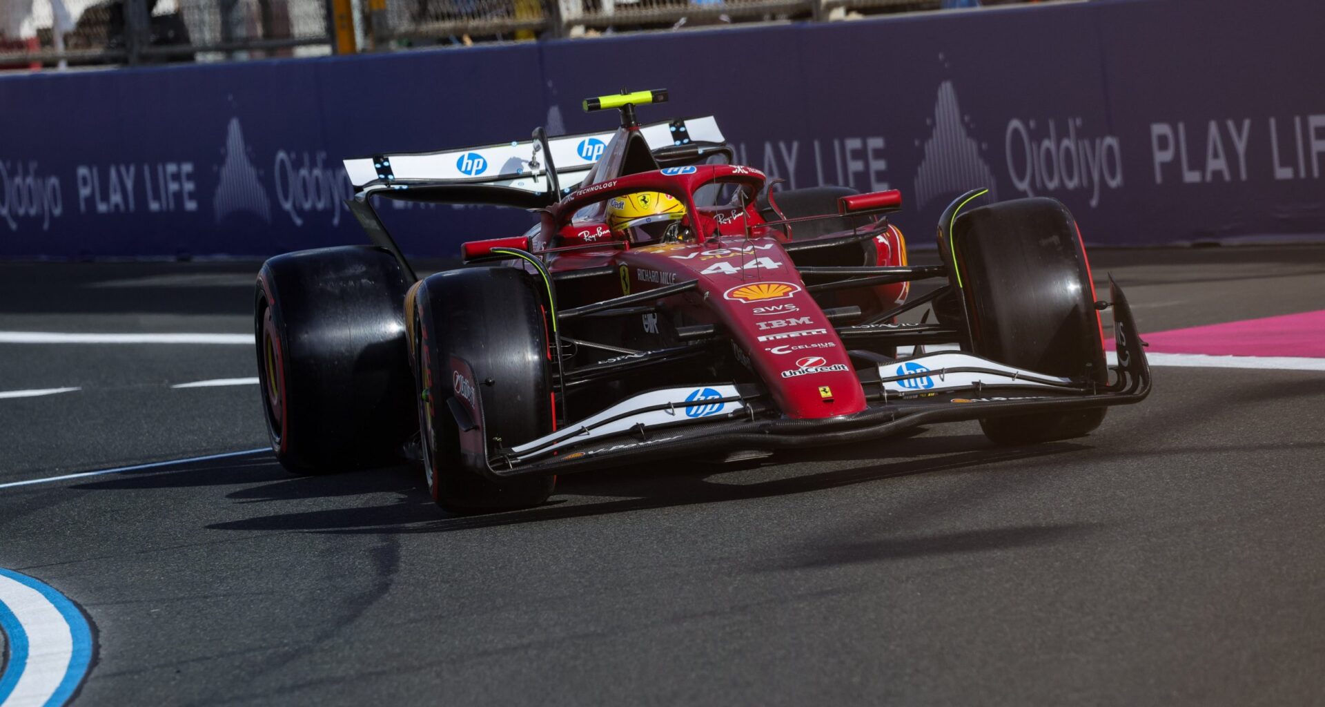 Hamilton en difficulté, même en dehors de la Formule 1