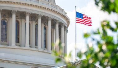 Téléphone jetable, étui anti-espionnage… l’Union européenne protège son personnel en déplacement aux Etats-Unis – Libération