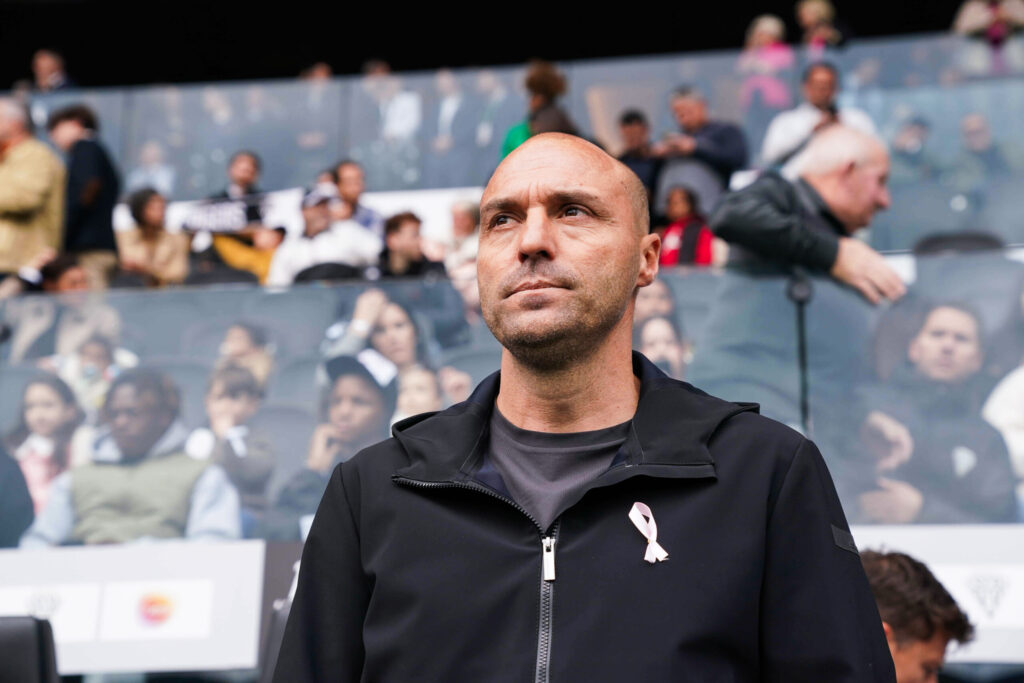 Head coach Alexandre DUJEUX of Angers during the Ligue 1 MCDonald's match between Angers and Saint Etienne at Stade Raymond Kopa on October 26, 2024 in Angers, France. (Photo by Eddy Lemaistre/Icon Sport) - Photo by Icon Sport