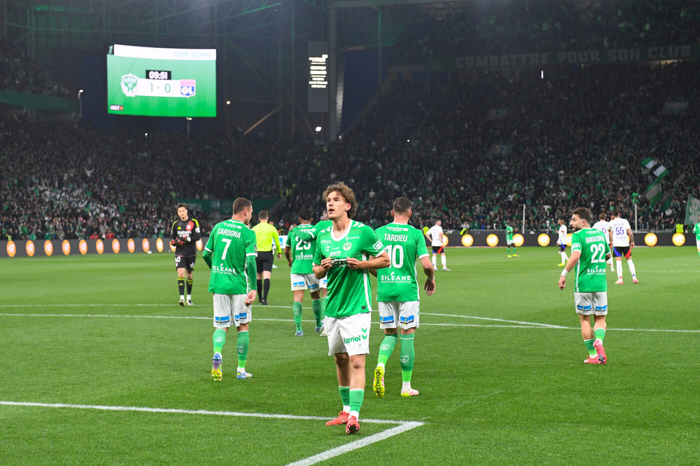 Derby : les supporters de Saint-Étienne rebaptisent une ville de la région lyonnaise - Ligue 1 - J30 - Saint-Étienne-Lyon (2-1)