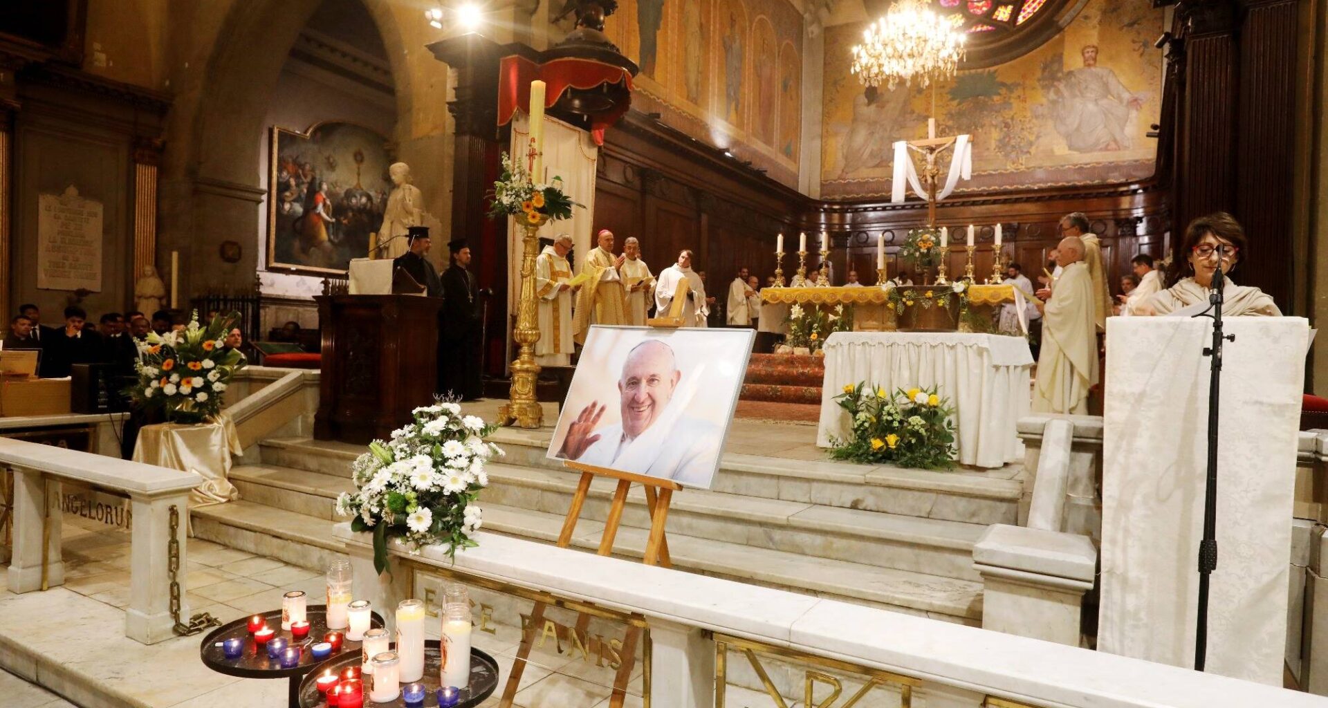 Des centaines de fidèles rassemblés dans la cathédrale de Toulon en mémoire du pape François
