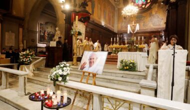 Des centaines de fidèles rassemblés dans la cathédrale de Toulon en mémoire du pape François
