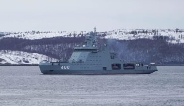 Le patrouilleur polaire russe Ivan Papanin réalise des essais en Arctique