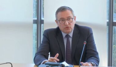 Le député Jean-François Portarrieu lors de son intervention en Commission des Affaires étrangères à l’Assemblée nationale, alertant sur les répercussions des tensions géopolitiques sur le secteur aérien toulousain.