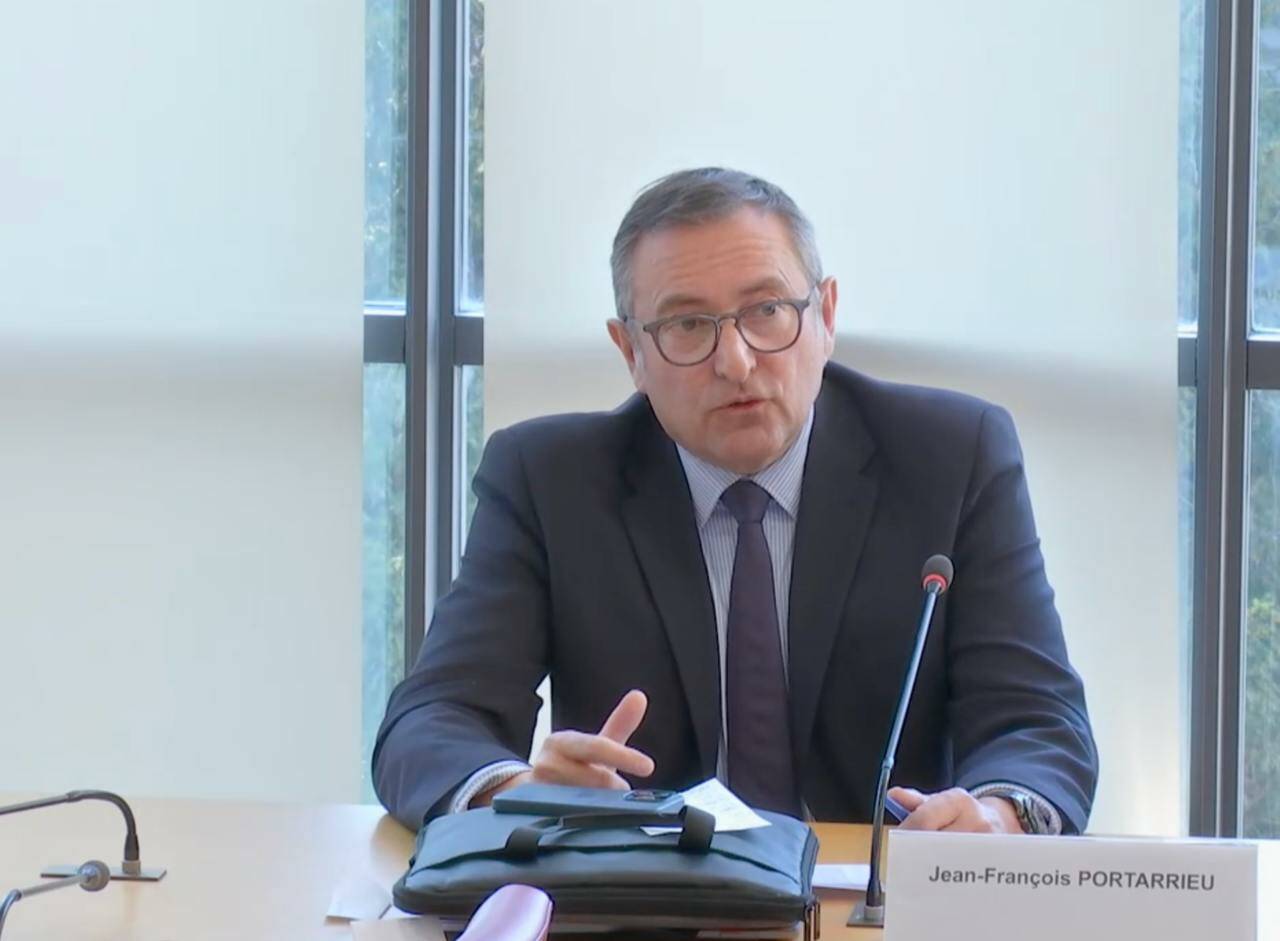 Le député Jean-François Portarrieu lors de son intervention en Commission des Affaires étrangères à l’Assemblée nationale, alertant sur les répercussions des tensions géopolitiques sur le secteur aérien toulousain.