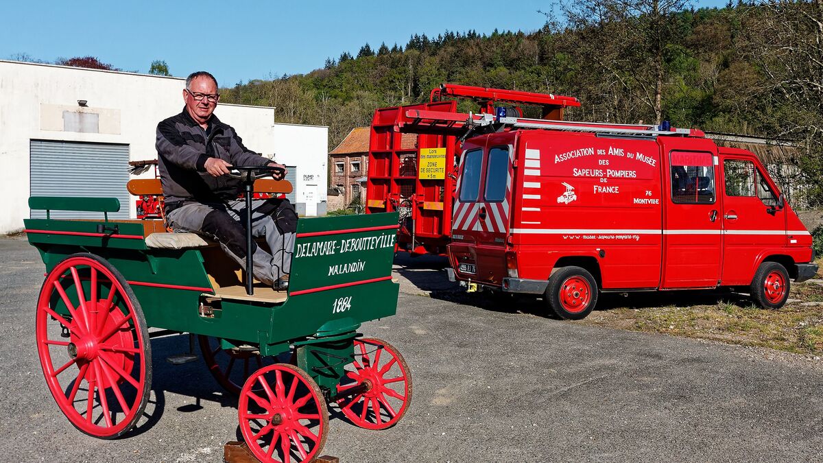 Une rare réplique de Delamare-Deboutteville, la première voiture au monde, offerte au musée des pompiers de Montville