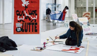« Nous sommes en train de nous faire rayer de la carte » : à Nantes, les occupants du Lieu unique mettent en scène la riposte face aux coupes budgétaires