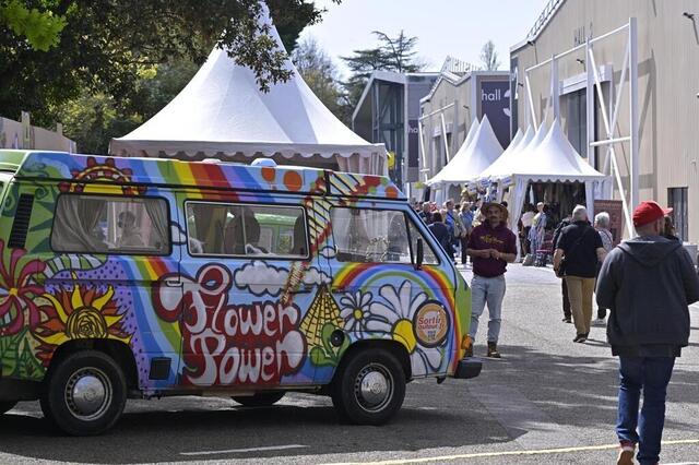 photo retour dans les années 60/70 avec une ambiance «flower power».  ©  photo presse océan-nathalie bourreau