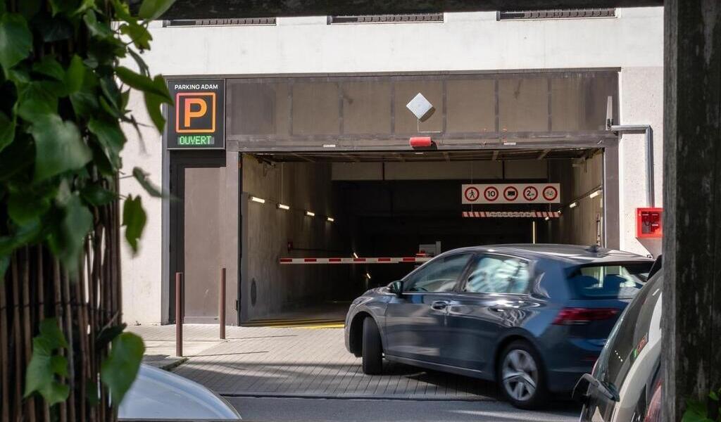 Moins de voitures dans les parkings à Nantes et gestion trop complexe de Nantes gestion équipement