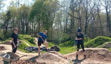 « C’est notre terrain de jeux » : ces jeunes d’Orvault bichonent le bike-park durant leurs
