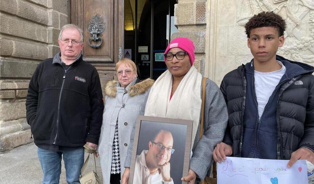 À Rennes, une enquête journalistique sur la mort au travail mise en scène au théâtre