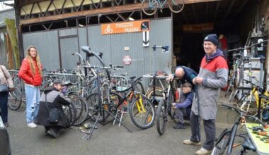 « De 5 € à 50 € » : Ils réparent et revendent des vélos à petits prix au nord de