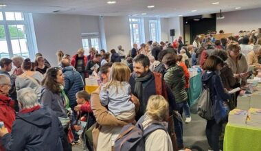 La foule dès l’ouverture de la fête du livre à Quiberon, ce samedi