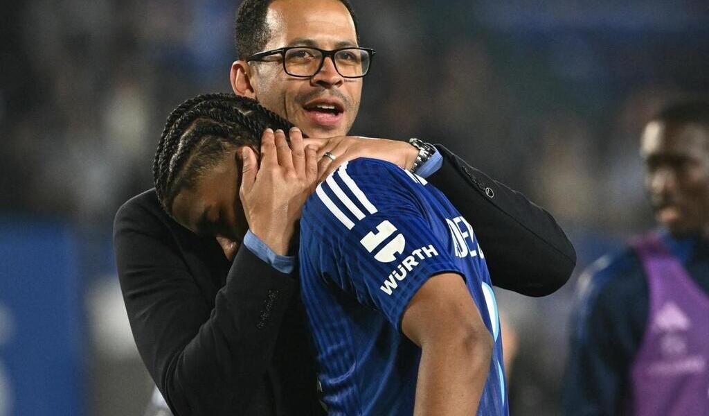 « Montrer mon engagement dans la durée » : Liam Rosenior prolonge au RC Strasbourg jusqu’en