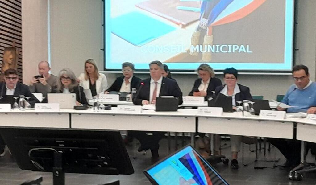 Vertou. Conseil municipal : un hommage avant l’approbation du budget