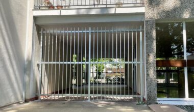 « C’est triste d’en arriver là » : à Rennes, des immeubles grillagés pour chasser les