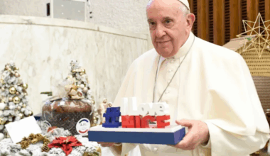 Christian Estrosi veut lui rendre hommage: quel lieu de Nice doit porter le nom du Pape François? Donnez votre avis