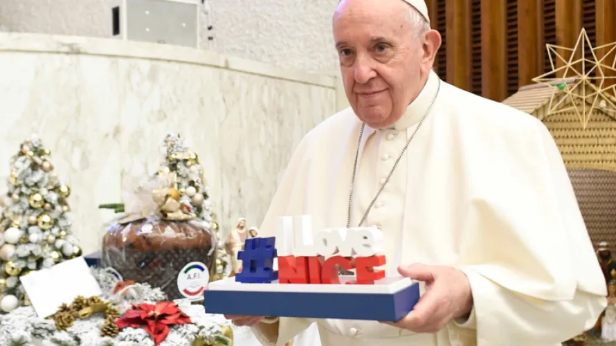 Christian Estrosi veut lui rendre hommage: quel lieu de Nice doit porter le nom du Pape François? Donnez votre avis