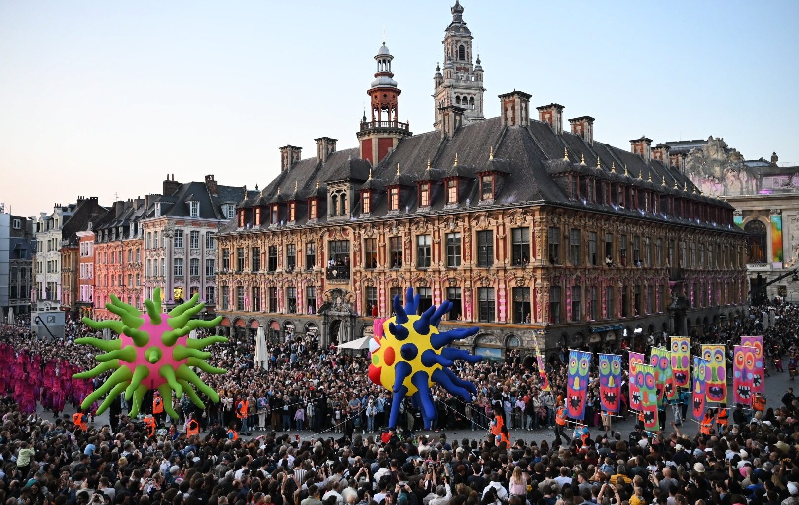 Fête d'ouverture Fiesta : photos / vidéos / Fiesta, saison 2025 de lille3000 / Les grands événements / Que faire à Lille ?