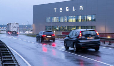 Allemagne : Tesla coupe les vivres aux travailleurs de sa giga-factory en congés maladie