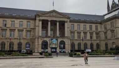 un rassemblement organisé après l'assassinat dans une mosquée du Gard