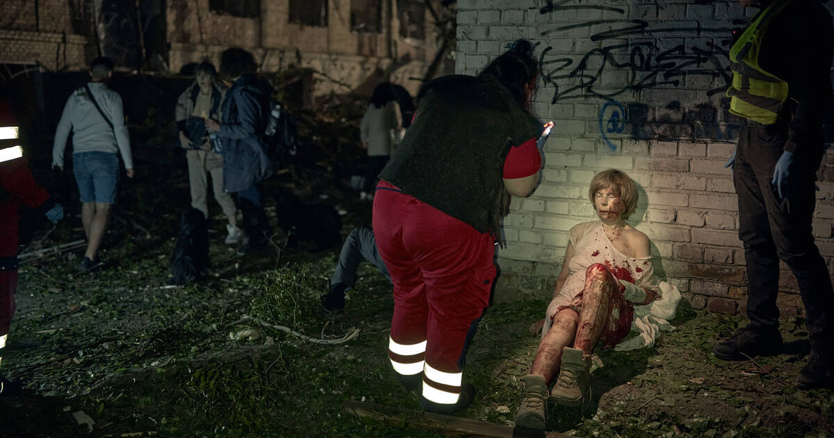 EN IMAGES - Après une attaque sur Kyiv, des scènes d’apocalypse – Libération