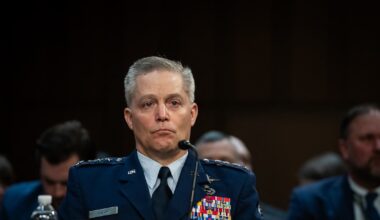 Le directeur général de la National Security Agency, Timothy Haugh, participe à une audition de la commission sénatoriale du renseignement sur les menaces mondiales contre les États-Unis et les intérêts américains, à Washington, le 25 mars 2025. (Photo by Allison Bailey/NurPhoto) (Photo by Allison Bailey / NurPhoto / NurPhoto via AFP)