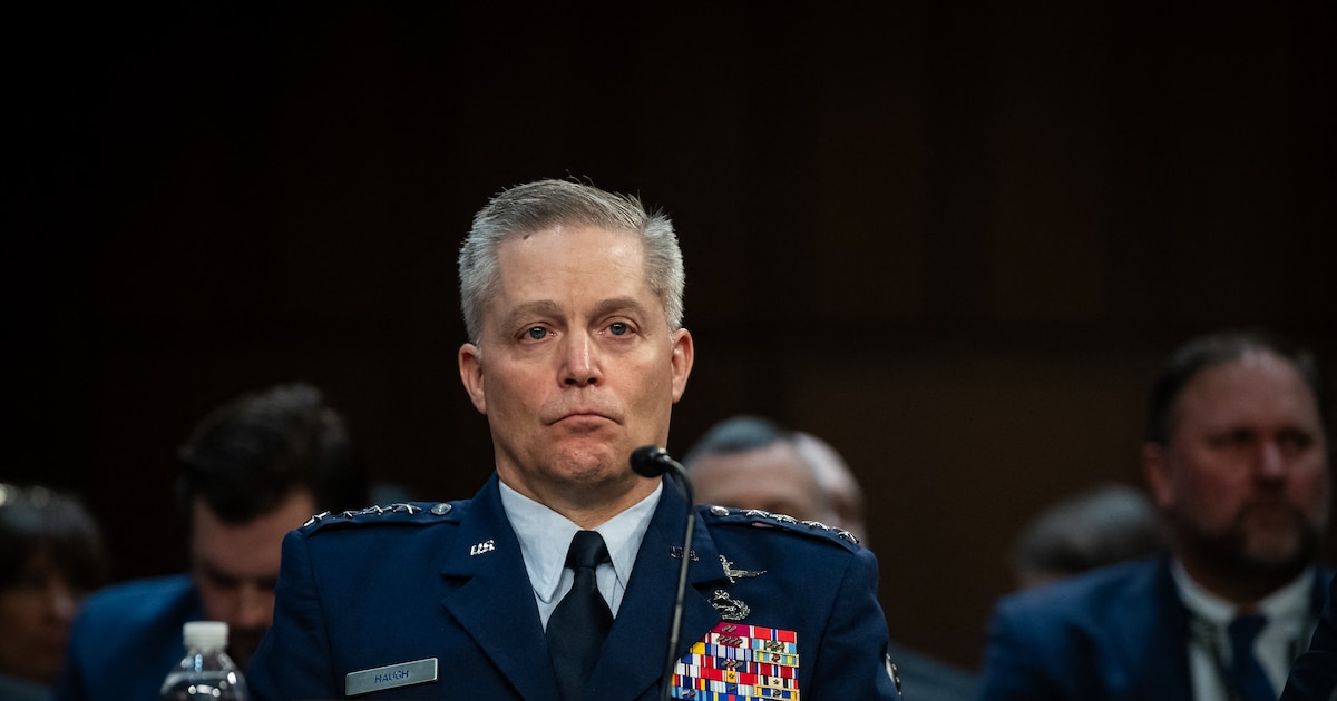 Le directeur général de la National Security Agency, Timothy Haugh, participe à une audition de la commission sénatoriale du renseignement sur les menaces mondiales contre les États-Unis et les intérêts américains, à Washington, le 25 mars 2025. (Photo by Allison Bailey/NurPhoto) (Photo by Allison Bailey / NurPhoto / NurPhoto via AFP)