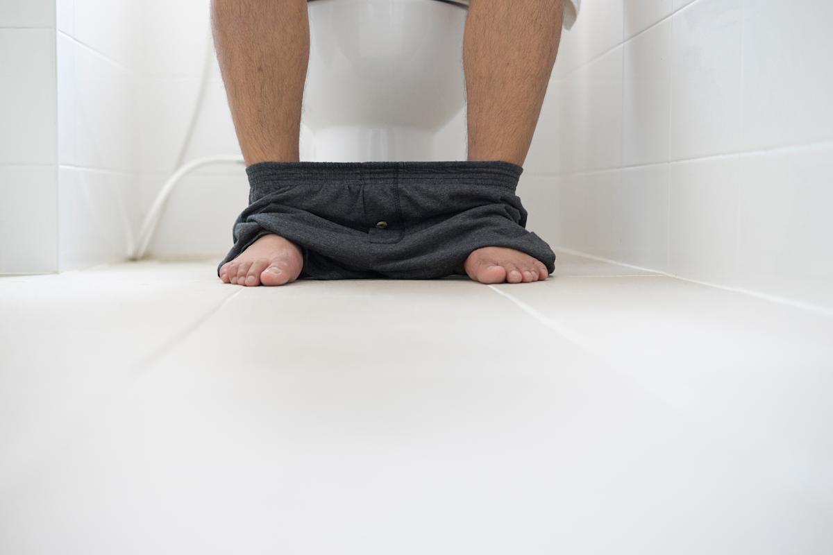 parce qu'il avait 31 ans, les médecins n'y croyaient pas, et s'il n'avait pas prêté attention à ce symptôme en allant aux toilettes, il serait mort