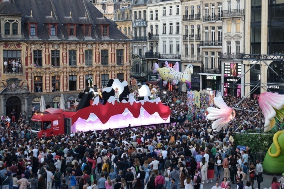 Géants, danseurs, chars et musiciens se sont partagés la vedette, pour cette parade d’ouverture de saison 2022, Utopia, de lille3000.
