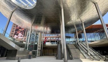 après 10 ans de travaux, la gare Part-Dieu s’offre une nouvelle vie avec l’inauguration de la place basse de son parvis
