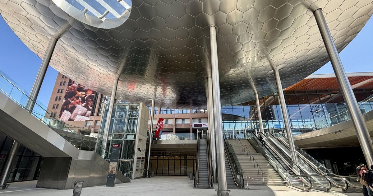 après 10 ans de travaux, la gare Part-Dieu s’offre une nouvelle vie avec l’inauguration de la place basse de son parvis