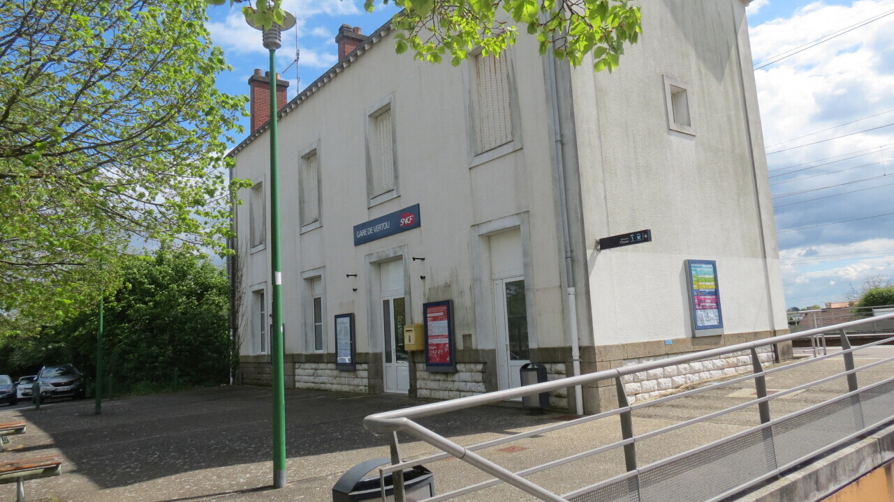 Le courage d'un passager permet d'éviter un carnage sur le quai de la gare près de Nantes
