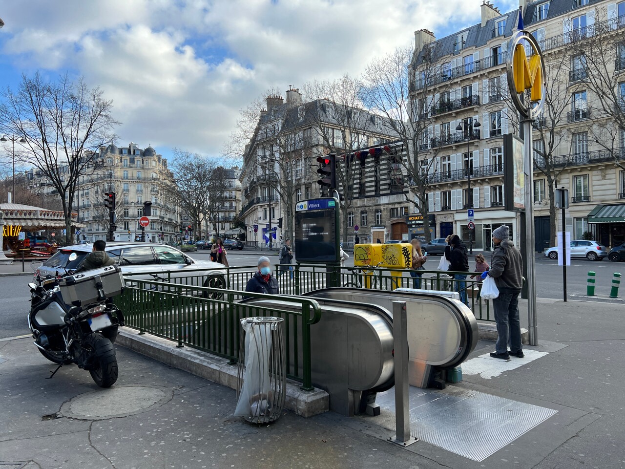 RATP. Une station de métro de Paris fermée en urgence après un dégagement de fumée, deux lignes touchées